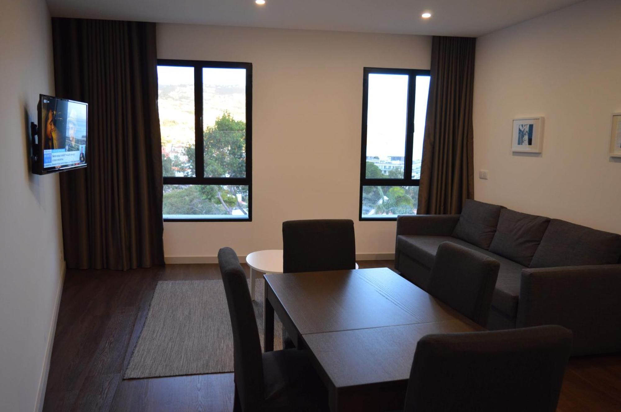Cba Suites Madeira ฟุงชาล ภายนอก รูปภาพ